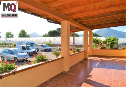 Foto Rustico a Falciano del Massico di 230 m² con 5 locali in vendita