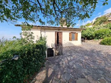 Foto Rustico a Montasola di 362 m² con 12 locali in vendita