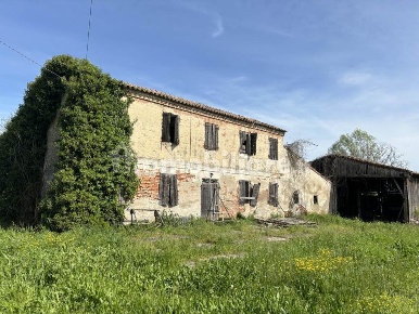 Foto Rustico a Prato San Giorgio a Colonica di 400 m² con 7 locali