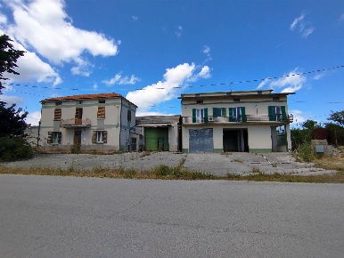 Foto Rustico a Casalanguida Centro di 726 m² con 10 locali in vendita