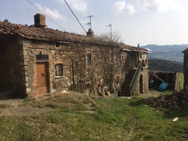 Foto Rustico a Pomarance di 400 m² con 10 locali in vendita