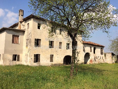 Foto Rustico in viale Priula 68, Nervesa della Battaglia di 740 m²