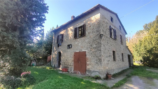 Foto Rustico a Cetona di 140 m² con 9 locali in vendita