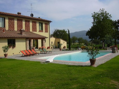 Foto Rustico a Vicchio Centro di 200 m² con 7 locali in vendita