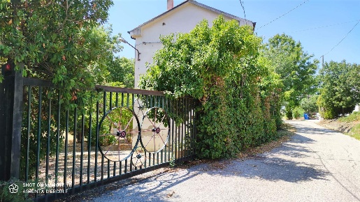 Foto Rustico a Casalanguida Centro di 245 m² con 5 locali in vendita