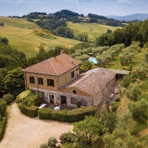 Foto Rustico a Radicondoli di 400 m² con 14 locali in vendita
