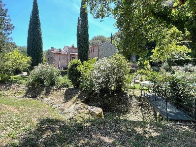 Foto Rustico a Castagneto Carducci di 795 m² con 19 locali in vendita