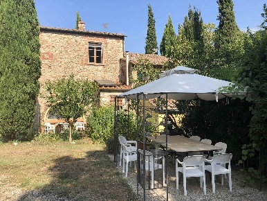 Foto Rustico a Castagneto Carducci di 650 m² con 26 locali in vendita
