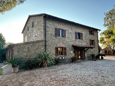 Foto Rustico a Magliano in Toscana di 666 m² con 10 locali in vendita