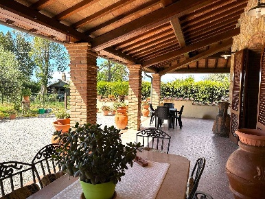 Foto Rustico a Bibbona di 180 m² con 6 locali in vendita