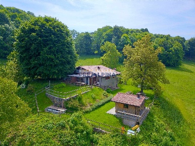 Foto Rustico in Via Monte Croce, Leffe di 169 m² con 7 locali in vendita