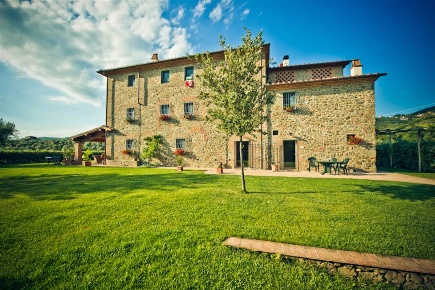 Foto Rustico a Lamporecchio Centro di 600 m² con 15 locali in vendita