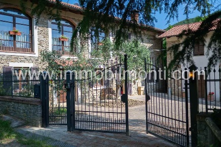 Foto Rustico a Denice di 360 m² con 1 locali in vendita