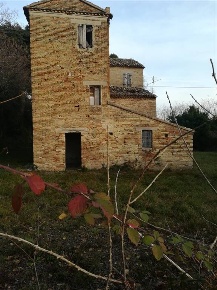 Foto Rustico a Fano San Biagio - Roncosambaccio di 380 m² con 15 locali
