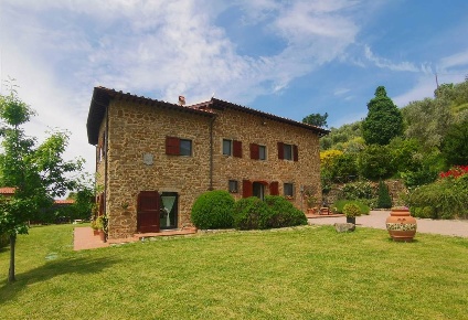 Foto Rustico a Reggello Centro di 319 m² con 10 locali in vendita