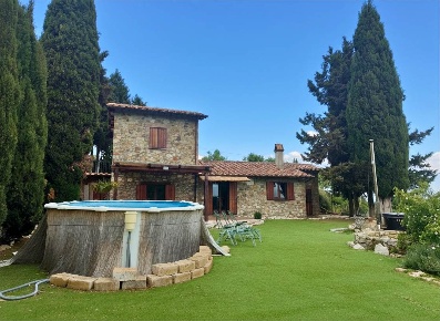 Foto Rustico a Castiglione d'Orcia Centro di 128 m² con 9 locali in vendita