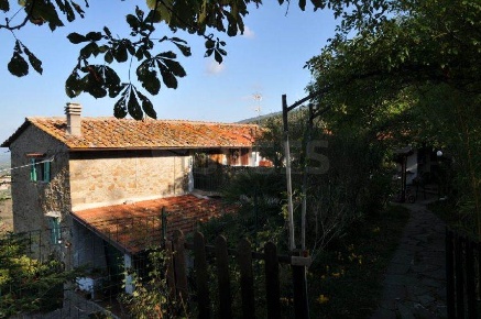 Foto Rustico a Reggello Centro di 85 m² con 7 locali in vendita