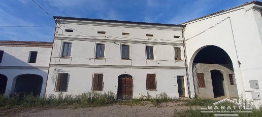 Foto Rustico a Luzzara di 780 m² con 10 locali in vendita