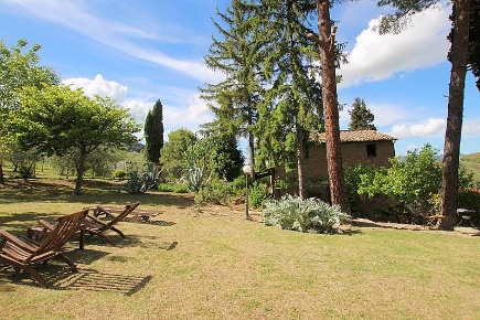 Foto Rustico a Volterra Centro di 650 m² con 15 locali in vendita