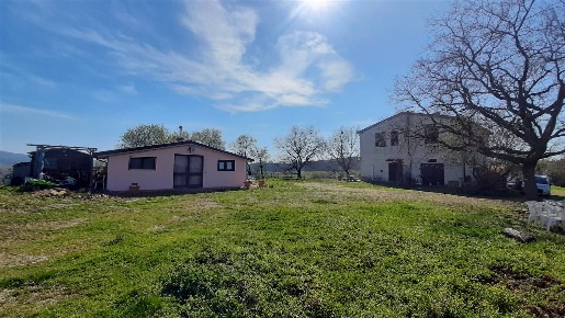 Foto Rustico a Magliano in Toscana di 325 m² con 15 locali in vendita
