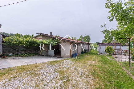 Foto Rustico in Strada Fonda 19, Peschiera del Garda di 128 m² con 7 locali