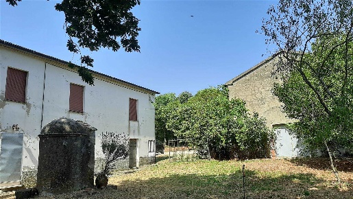 Foto Rustico a Scansano Centro di 200 m² con 15 locali in vendita