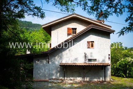 Foto Rustico a Monastero Bormida di 150 m² con 6 locali in vendita