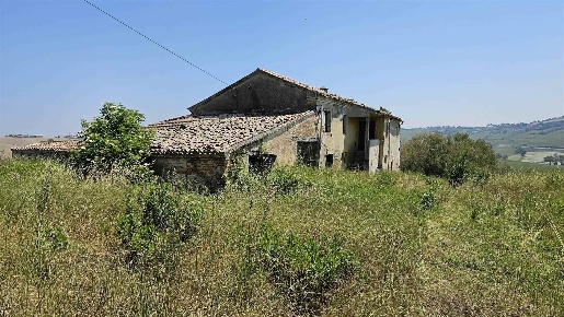 Foto Rustico a Ancona Paterno di 400 m² con 5 locali in vendita