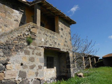 Foto Rustico a Tuscania di 330 m² con 10 locali in vendita