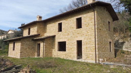 Foto Rustico a San Severino Marche Serripola di 200 m² con 9 locali