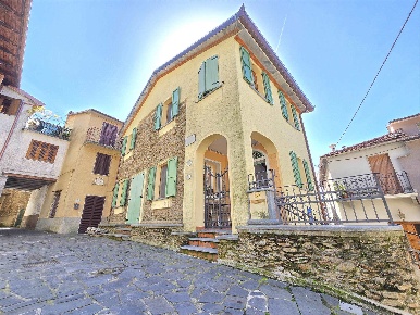 Foto Rustico a Stazzema di 160 m² con 11 locali in vendita