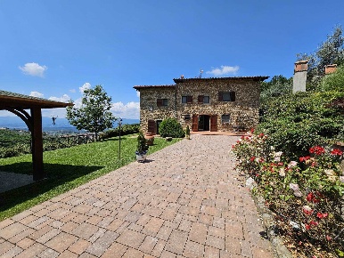 Foto Rustico a Reggello di 366 m² con 13 locali in vendita