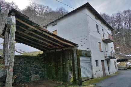 Foto Rustico in VIA PUSTERLA, Piateda di 270 m² con 6 locali in vendita