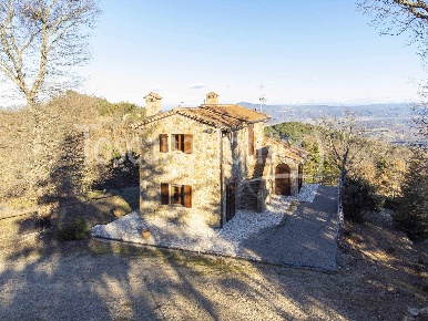 Foto Rustico a Cetona Centro di 130 m² con 7 locali in vendita