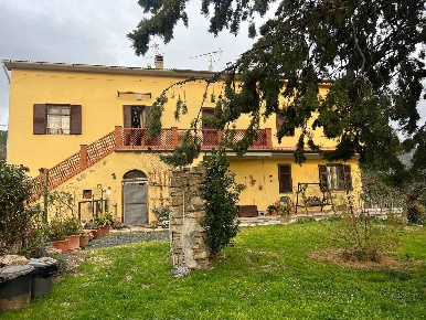 Foto Rustico a Santa Luce di 249 m² con 16 locali in vendita