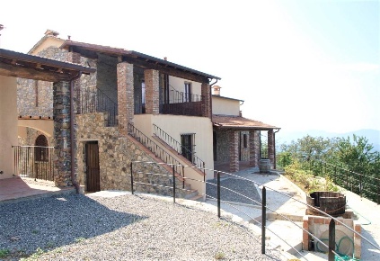 Foto Rustico a Villafranca in Lunigiana Centro di 800 m² con 18 locali