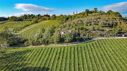 Foto Rustico a Montepulciano Centro di 250 m² con 7 locali in vendita
