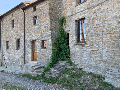 Foto Rustico a Travo Cernusca di 230 m² con 5 locali in vendita