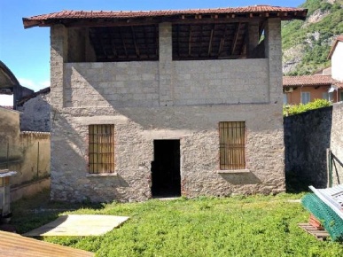 Foto Rustico a Vercurago di 120 m² con 3 locali in vendita