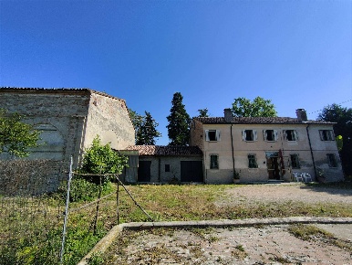 Foto Rustico a Quistello Nuvolato di 300 m² con 11 locali in vendita
