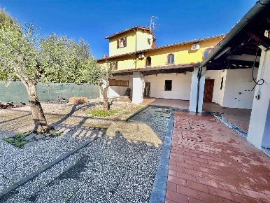 Foto Rustico a Campi Bisenzio San Martino, San Lorenzo di 140 m² in vendita
