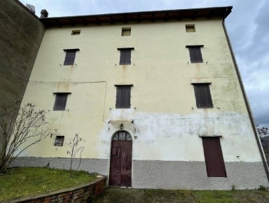Foto Rustico a Grizzana Morandi di 167 m² con 10 locali in vendita