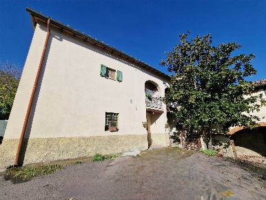 Foto Rustico a Rignano sull'Arno di 805 m² con 12 locali in vendita