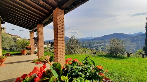 Foto Rustico in Via Roma, San Romano in Garfagnana San Romano di 255 m²