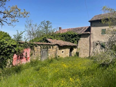 Foto Rustico a Castiglione dei Pepoli di 630 m² con 30 locali in vendita