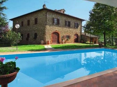 Foto Rustico a Monte San Savino Centro di 600 m² con 15 locali in vendita