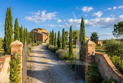 Foto Rustico a Cortona Centro di 530 m² con 5 locali in vendita