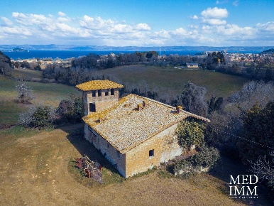 Foto Rustico a Capodimonte di 359 m² con 15 locali in vendita