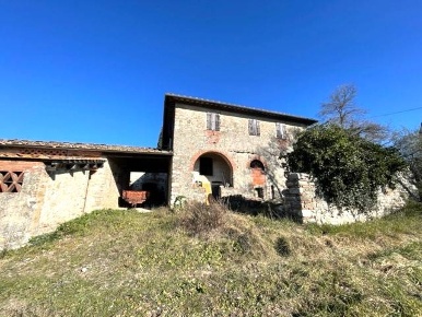 Foto Rustico a Rignano sull'Arno di 450 m² con 10 locali in vendita