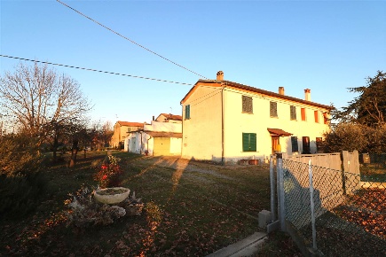 Foto Rustico a Lugo di 180 m² con 10 locali in vendita